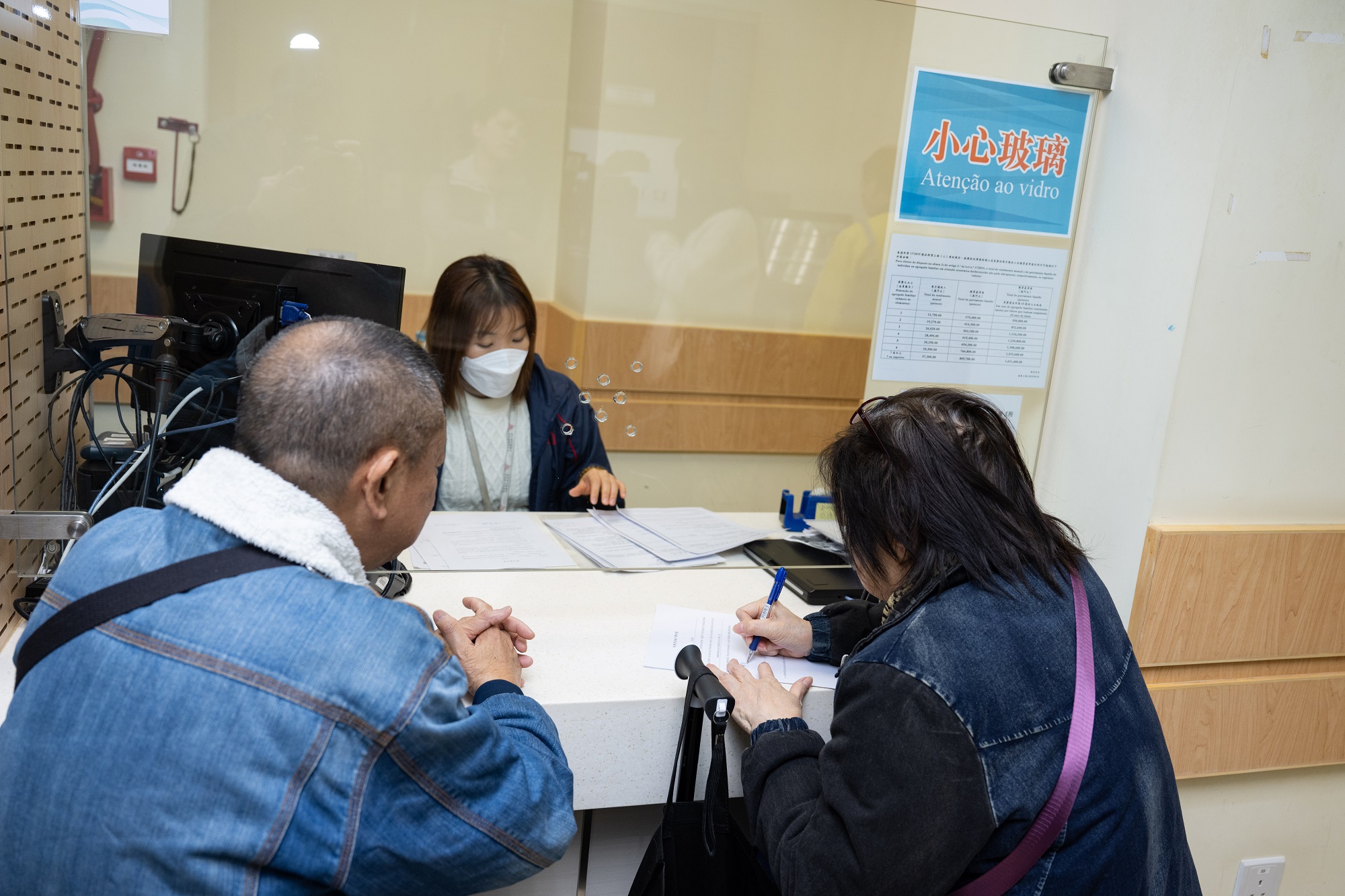 社屋家團於房屋局簽署租賃合同